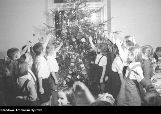 Wieczerza wigilijna w domu dziecka