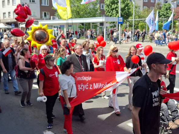 W XIV Marszu dla Życia i Rodziny uczestniczył biskup diecezjalny Krzysztof Zadarko