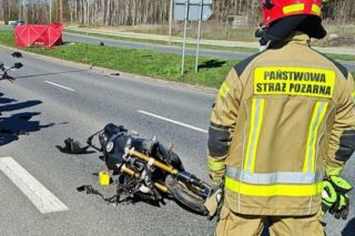 Młody motocyklista zginął po uderzeniu w znak. Koszmarny początek sezonu