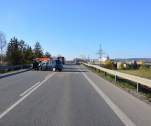 Kierowcy zginęli po zderzeniu czołowym. Tragiczny wypadek w Krośnie