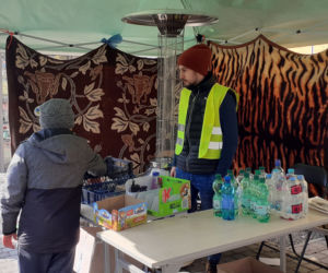 Lublin: Coraz mniej wolontariuszy, którzy pomagają uchodźcom na dworcu. Potrzebne wsparcie [GALERIA]
