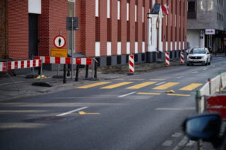 Ważna ulica na Woli zmienia się w jednokierunkową. Kierowców czekają objazdy i duże utrudnienia