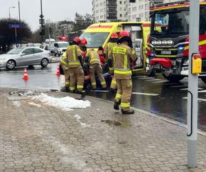 Wypadek na Maczka w Warszawie. Trzy osoby w szpitalu, ogromne utrudnienia w kierunku centrum.