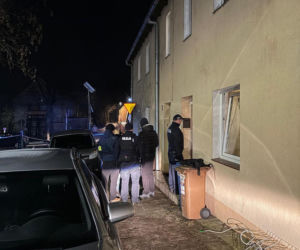 Tragedia w Chełmnie! Matka i trójka dzieci nie żyją po zatruciu czadem