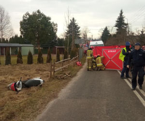 Skuterzysta bez kasku wbił się w w tira. Dramat pod Legionowem