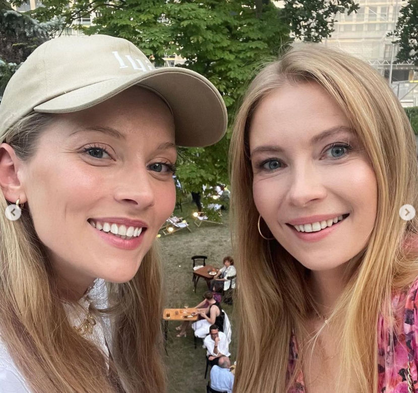 Oficjalna impreza gwiazd Barw szczęścia na koniec sezonu. Anna Mrozowska (Renata), Karolina Chapko (Dominika)