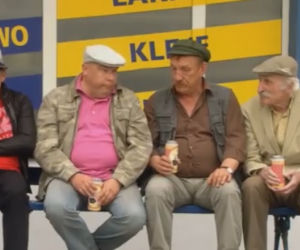 Ranczo 8 sezon odc. 94. Solejuk (Sylwester Maciejewski), Stach Japycz (Franciszek Pieczka), Hadziuk (Bogdan Kalus), Pietrek (Piotr Pręgowski)