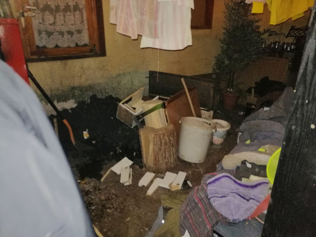 Ukradł skarbonkę z kościoła i ROZŁUPAŁ ją siekierą! Ile pieniędzy było w środku? [ZDJĘCIA]