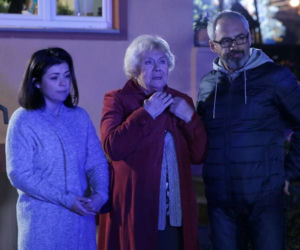M jak miłość, odcinek 1454. Kinga (Katarzyna Cichopek), Barbara (Teresa Lipowska), Adam Werner (Jacek Kopczyński)