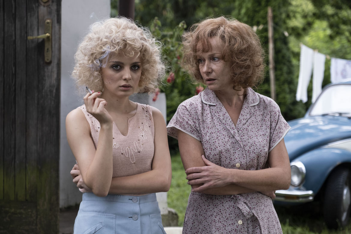 Stulecie Winnych 4 odc. 44. Kasia (Weronika Humaj), Mania (Magdalena Walach)