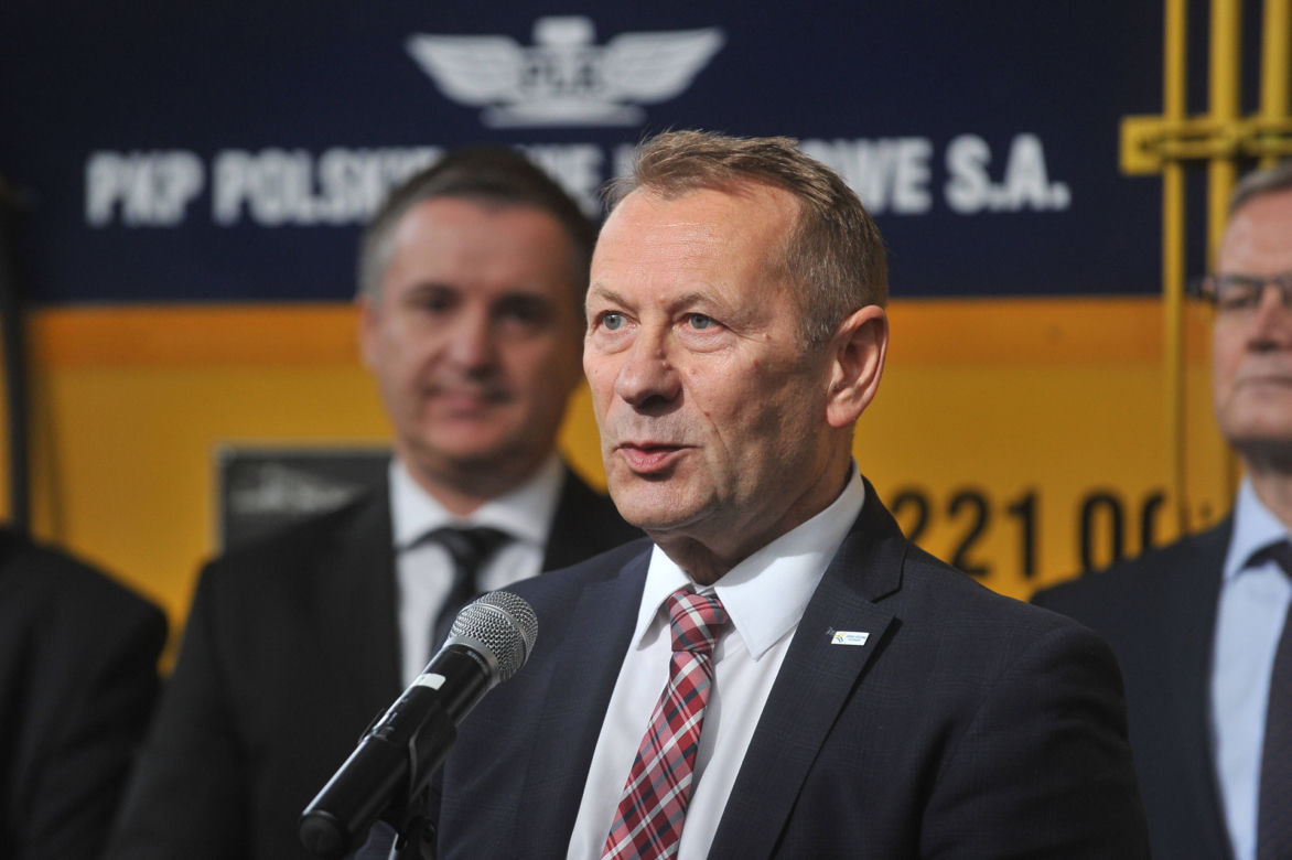 Kolejarze dostaną nowe pociągi do naprawy torowiska. Mówią na nie "kombajny"