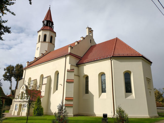Leży na pograniczu dwóch historycznych krain. Jedno z najpiękniejszych miast w woj. łódzkim