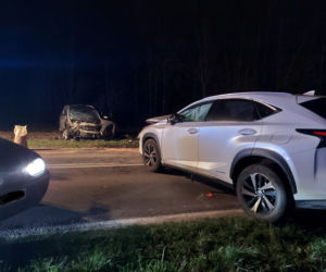 PILNE! Wypadek dwóch aut na trasie Starachowice - Tychów. Droga zablokowana
