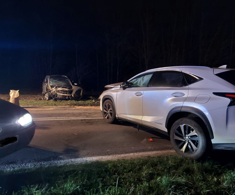 PILNE! Wypadek dwóch aut na trasie Starachowice - Tychów. Droga zablokowana