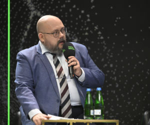 Warszawskie Targi Obronne. Scena Biała. Śmigłowiec przyszłości. Od pola walki po akcje ratownicze. Jak projektować i wybierać śmigłowce do najbardziej wymagających operacji?