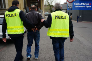 Brutalne morderstwo na Śląsku! Zadźgał matkę nożem i... zadzwonił po księdza