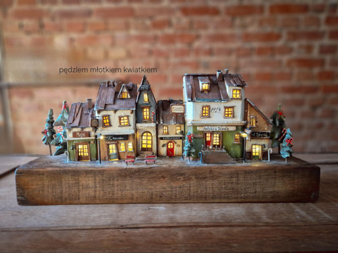 "Pędzlem, młotkiem, kwiatkiem" - bajkowe dzieła Kasi