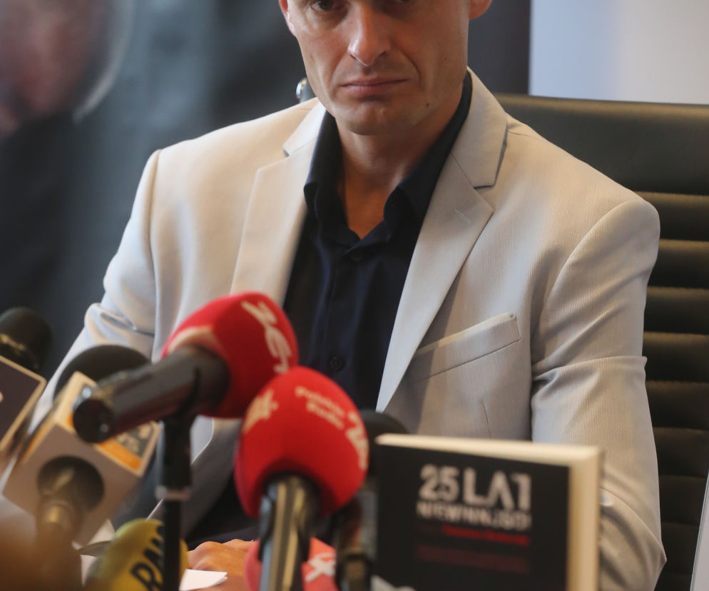 Konferencja, Tomasz Komenda