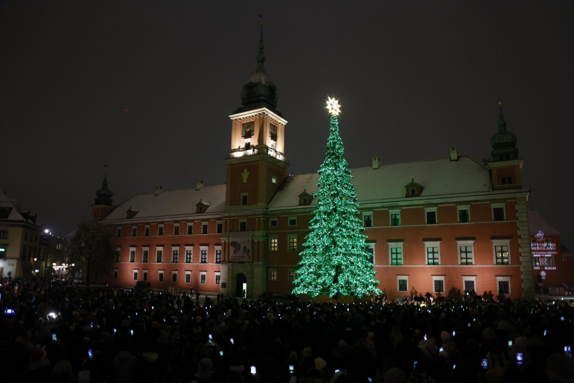 Świąteczna choinka i inne dekoracje na placu Zamkowym w Warszawie 2023