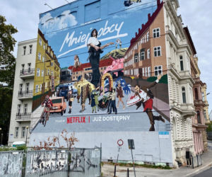 Wyjątkowy mural powstał we Wrocławiu! Wizualny hołd dla Jana Borysewicza z okazji sukcesu Mniej obcego