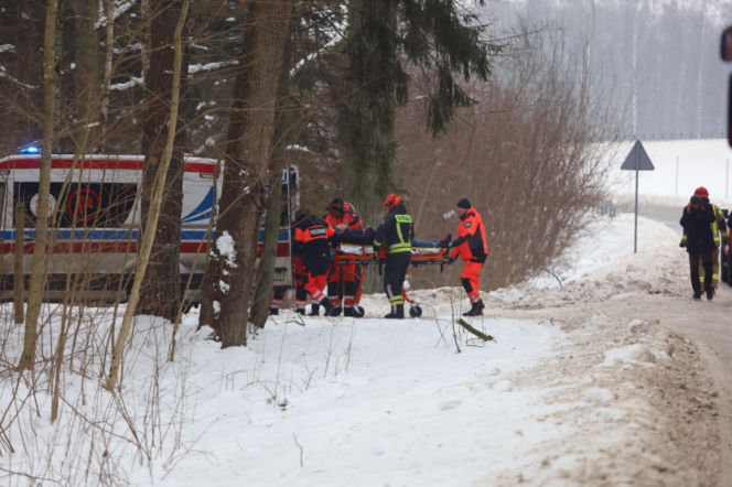Poważny wypadek na Warmii i Mazurach. Lód paraliżuje region