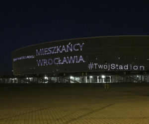 Laserowy pokaz na Stadionie Wrocław. To podziękowania dla medyków!