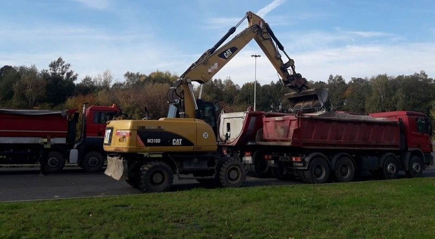 Przeładowane wywrotki i inne naruszenia w transporcie