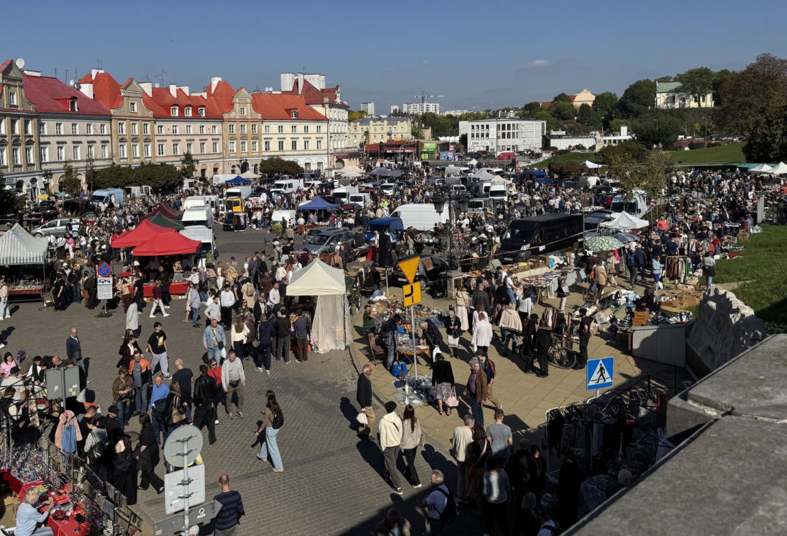 Skarby czy zwykłe graty? Na Lubelskiej Giełdzie Staroci każdy przedmiot może znaleźć amatora
