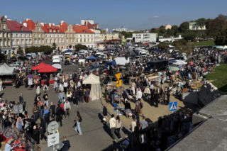 Skarby czy zwykłe graty? Na Lubelskiej Giełdzie Staroci każdy przedmiot może znaleźć amatora