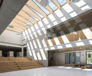 wyróżnienie Szkoła podstawowa i przedszkole przy ul. Świderskiej w Warszawie