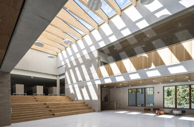 wyróżnienie Szkoła podstawowa i przedszkole przy ul. Świderskiej w Warszawie