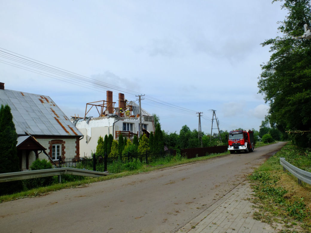 Przez gminę Wilków przeszła potężna nawałnica. Kilkadziesiąt budynków jest zniszczonych