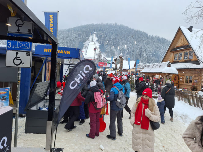 Tłumy kibiców pod Wielką Krokwią w Zakopanem