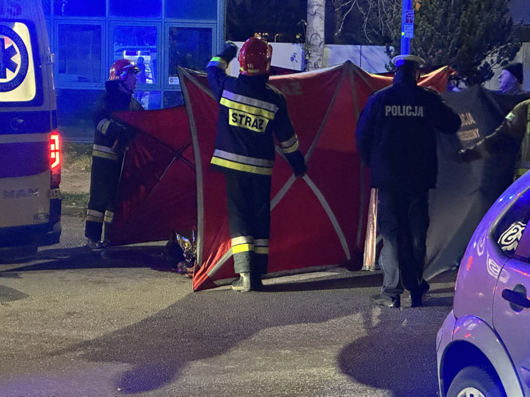 Makabra we Włochach. Kierowca bmw przejechał pieszą
