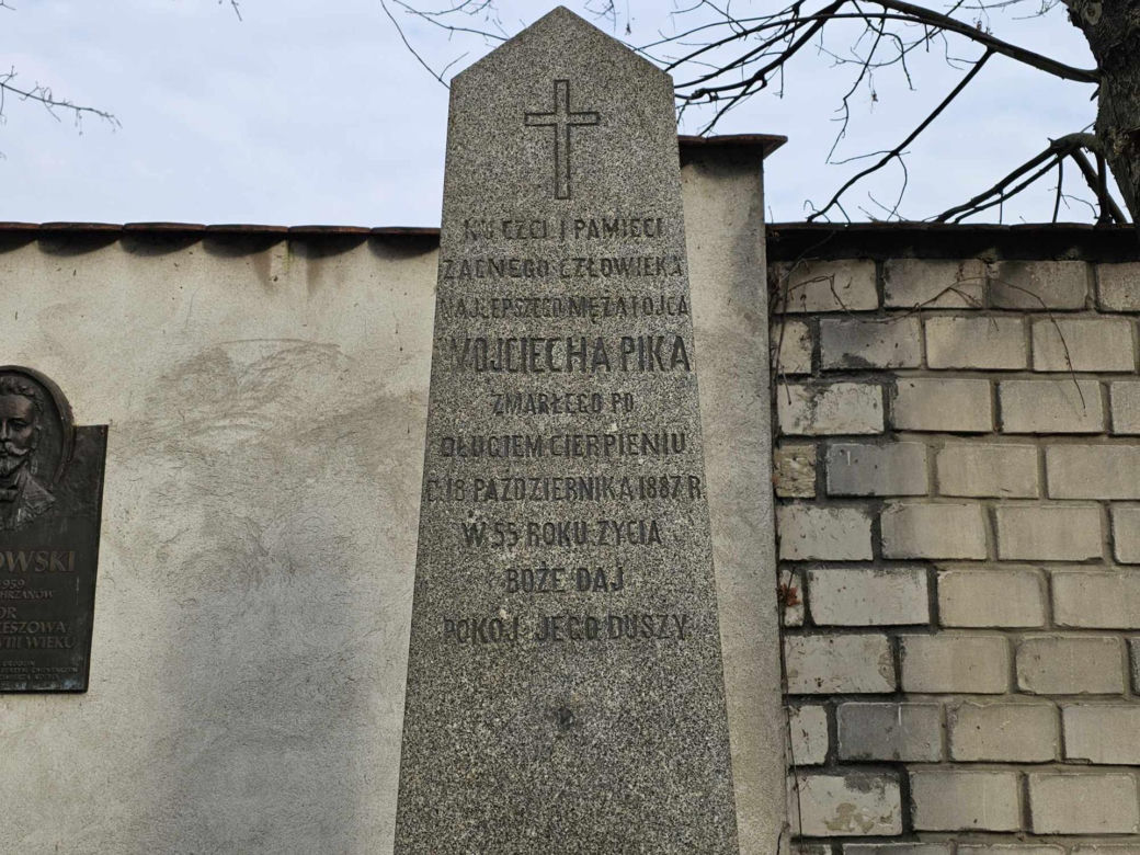  Co pisano na nagrobkach w minionych wiekach?