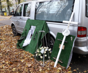 Szczecinek - pogrzeb noworodka wyrzuconego z okna kamienicy