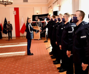Podlaska policja ma nowych funkcjonariuszy. 12 mundurowych złożyło ślubowanie [ZDJĘCIA]