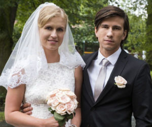 M jak miłość. Natalka (Marcjanna Lelek), Franek (Piotr Nerlewski) biorą ślub