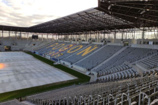 Kiedy koniec budowy stadionu Pogoni Szczecin? “Były problemy z dostawami” [ZDJĘCIA, WIDEO]