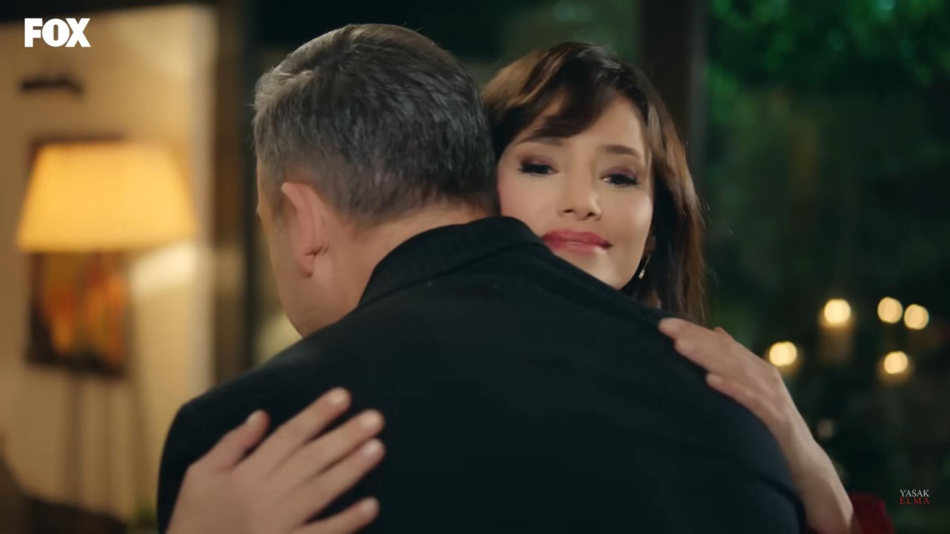 Tak wygląda Julia. To kochanka Doğana z serialu Zakazany owoc