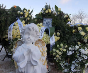 Grób Angeliki, Anieli i Jasia. Na jego widok trudno powstrzymać łzy