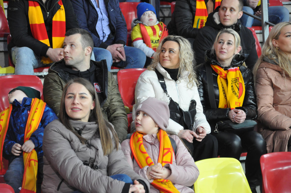 Korona Kielce - Legia Warszawa. Zdjęcia kibiców na Suzuki Arenie