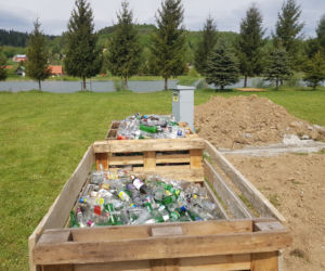 Buduje dom ze szklanych butelek. Słynny biznesmen z Jasła chce być eko!
