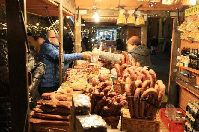 Wroclaw. Jarmark Bozonarodzeniowy juz otwarty.