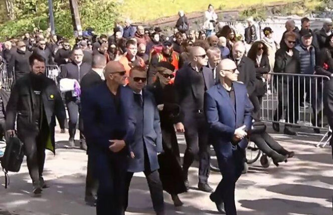 Wzruszona Doda w kondukcie żałobnym na pogrzebie Łukasza Litewki. Piosenkarka żegna zaprzyjaźnionego posła