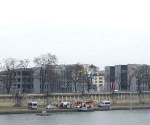 Kraków: Akcja służb przy kładce Bernatka. Z Wisły wyłowiono mężczyznę