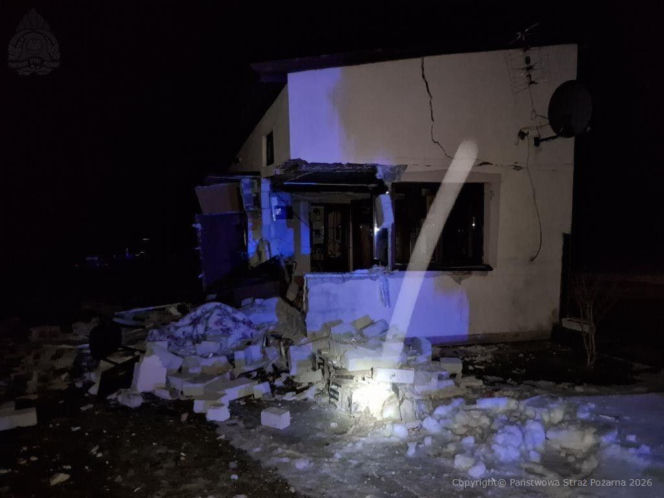 Wybuch gazu w domu jednorodzinnym. 88-letnia kobieta ciężko ranna