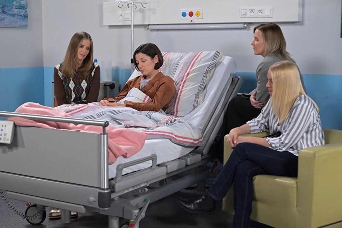 Pierwsza miłość, odcinek 4043: Kinga (Aleksandra Zienkiewicz), Marysia (Aneta Zając), Emilka (Anna Ilczuk), Marta (Honorata Witańska)