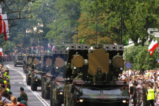 Wielka defilada w Warszawie. To Lech Kaczyński rozpoczął wojskowe pokazy w 2007 roku