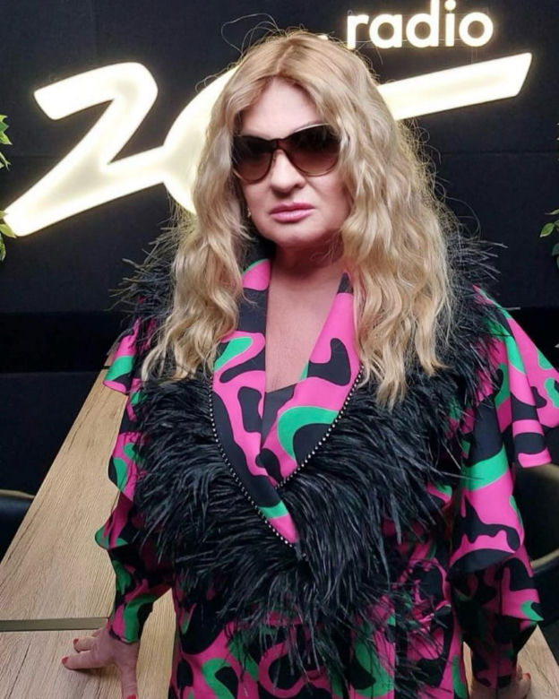 Beata Kozidrak nosi perukę